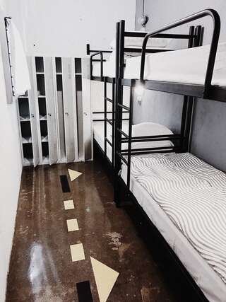 Хостелы Hostel ALCATRAZ Киев Кровать в общем номере с 4 кроватями-2